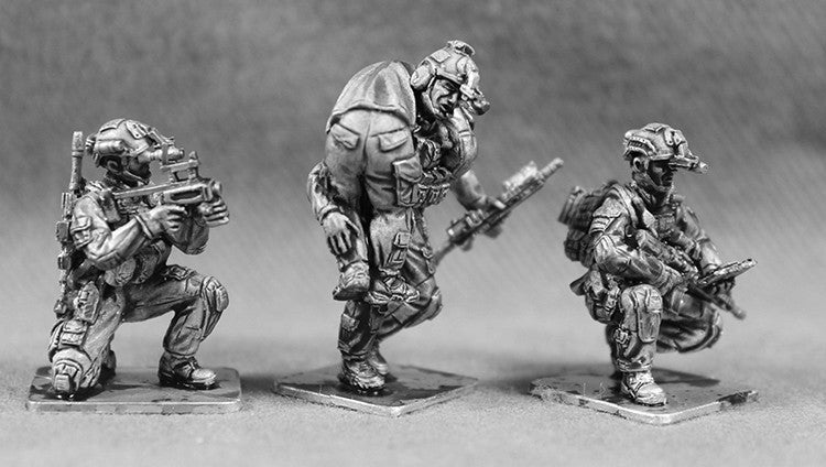 RAN07 - SEPARATE HEADS.  OFFICER – 2 M4A1  NCO – SCAR- AIMING M320GL  MEDIC –  CARRYING CASUALTY - 2 M4A1