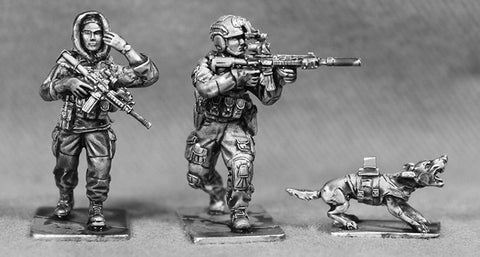 RAN08 - FEMALE CST CULTURAL SUPPORT TEAM OFFICER. M4A1.  DOG HANDLER- SEPARATE HEADS.-WITH 2 M4A1